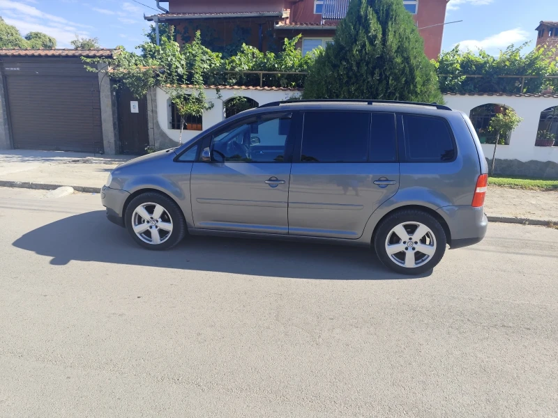 VW Touran, снимка 2 - Автомобили и джипове - 52265109