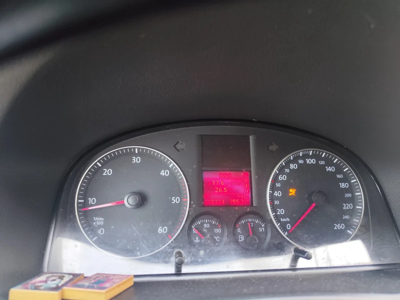 VW Touran, снимка 7 - Автомобили и джипове - 52265109