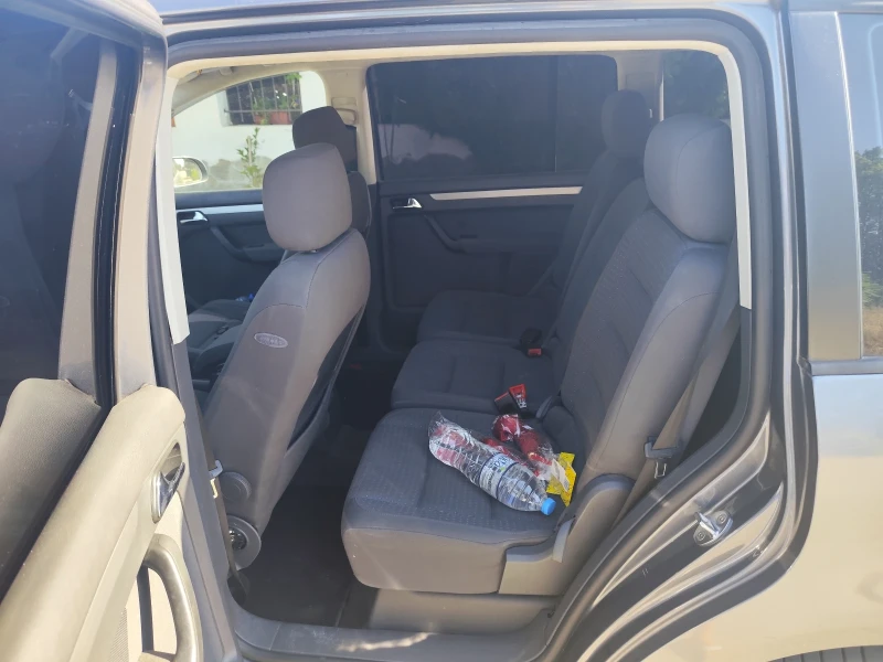 VW Touran, снимка 13 - Автомобили и джипове - 52265109