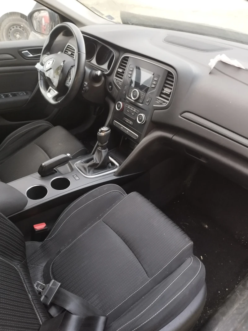 Renault Megane 1.2i H5FF, снимка 6 - Автомобили и джипове - 52572444