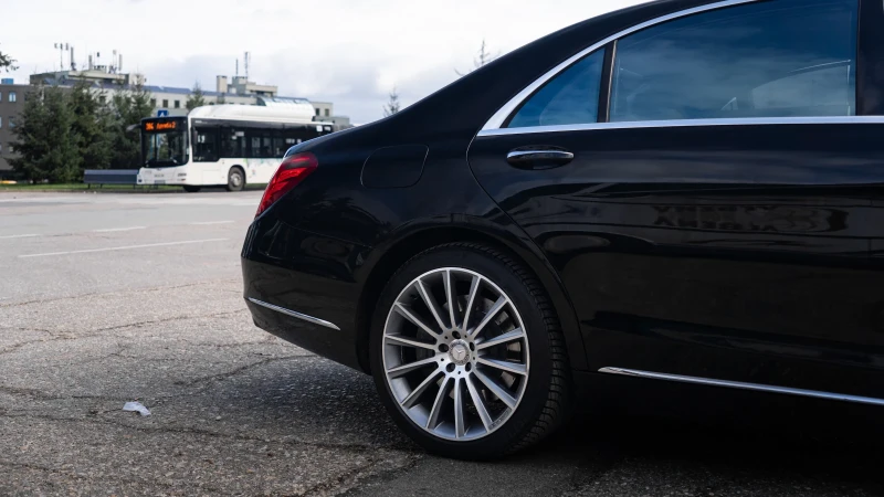 Mercedes-Benz S 500 Дълга база-4Мatic- 3xTV, снимка 6 - Автомобили и джипове - 53265282