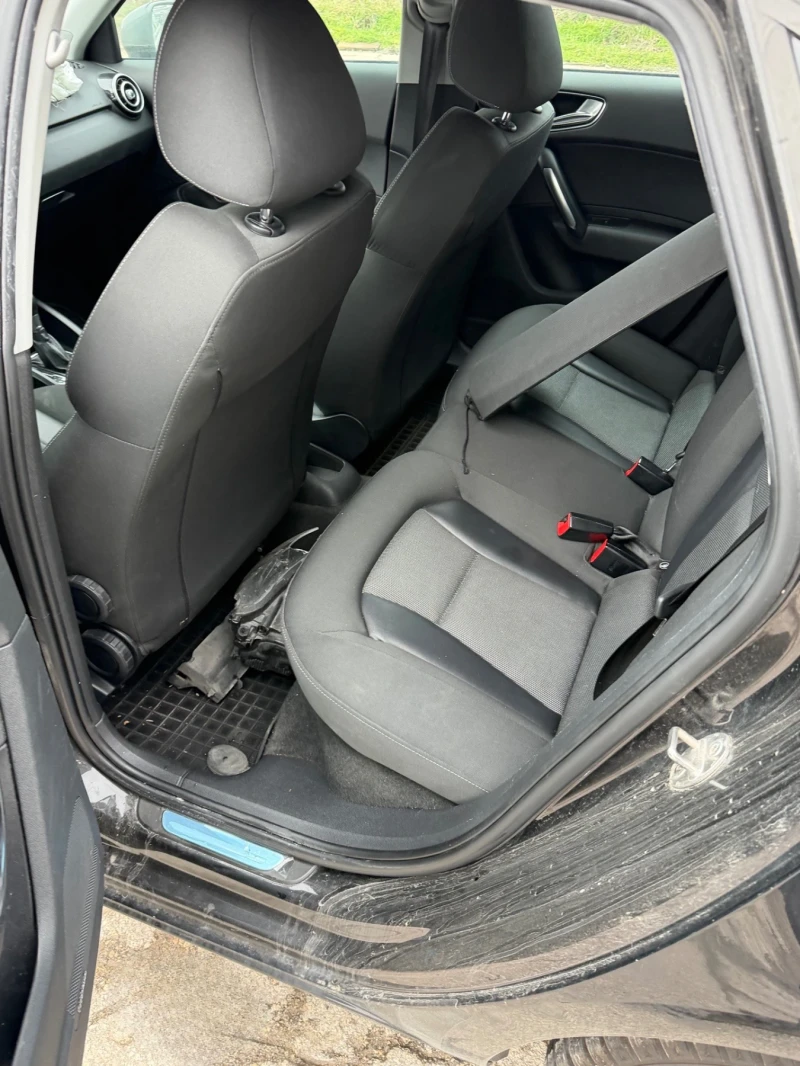 Audi A1 4вр 1.6тди cay автомат, снимка 7 - Автомобили и джипове - 53527561