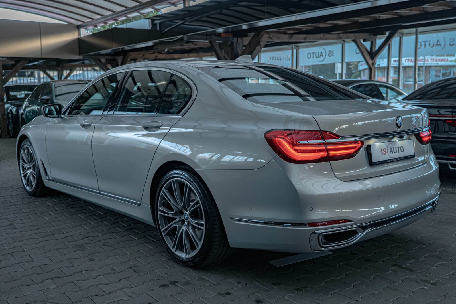 BMW 740 d/xDrive/Individual/Soft Close/Massage/Камера 360/, снимка 6 - Автомобили и джипове - 54454833