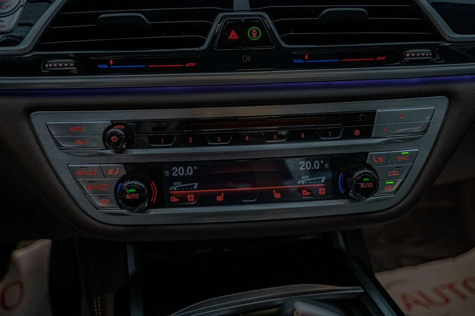 BMW 740 d/xDrive/Individual/Soft Close/Massage/Камера 360/, снимка 15 - Автомобили и джипове - 54454833