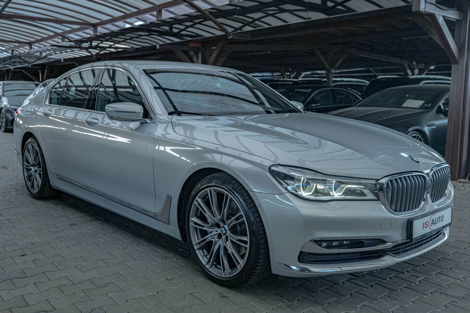 BMW 740 d/xDrive/Individual/Soft Close/Massage/Камера 360/, снимка 2 - Автомобили и джипове - 54454833