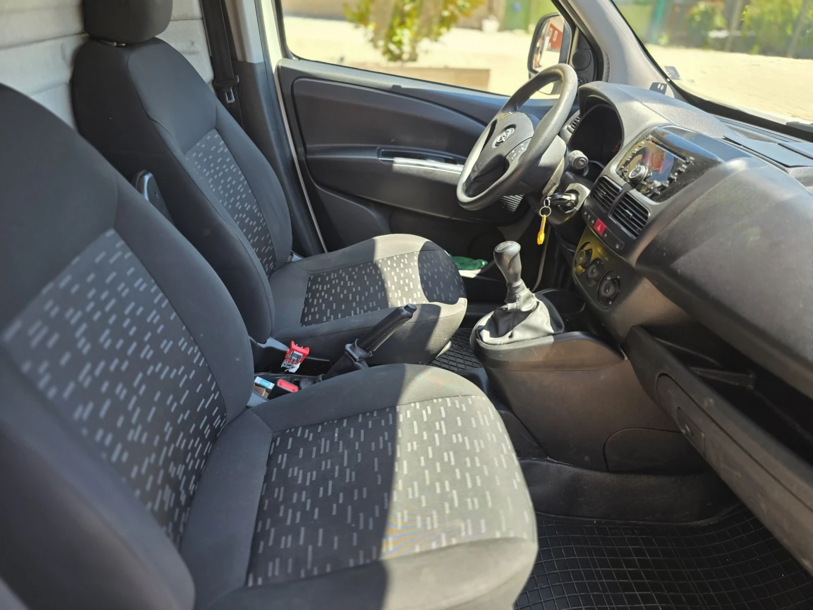 Opel Combo Нов внос Швейцария , снимка 11 - Автомобили и джипове - 55438795