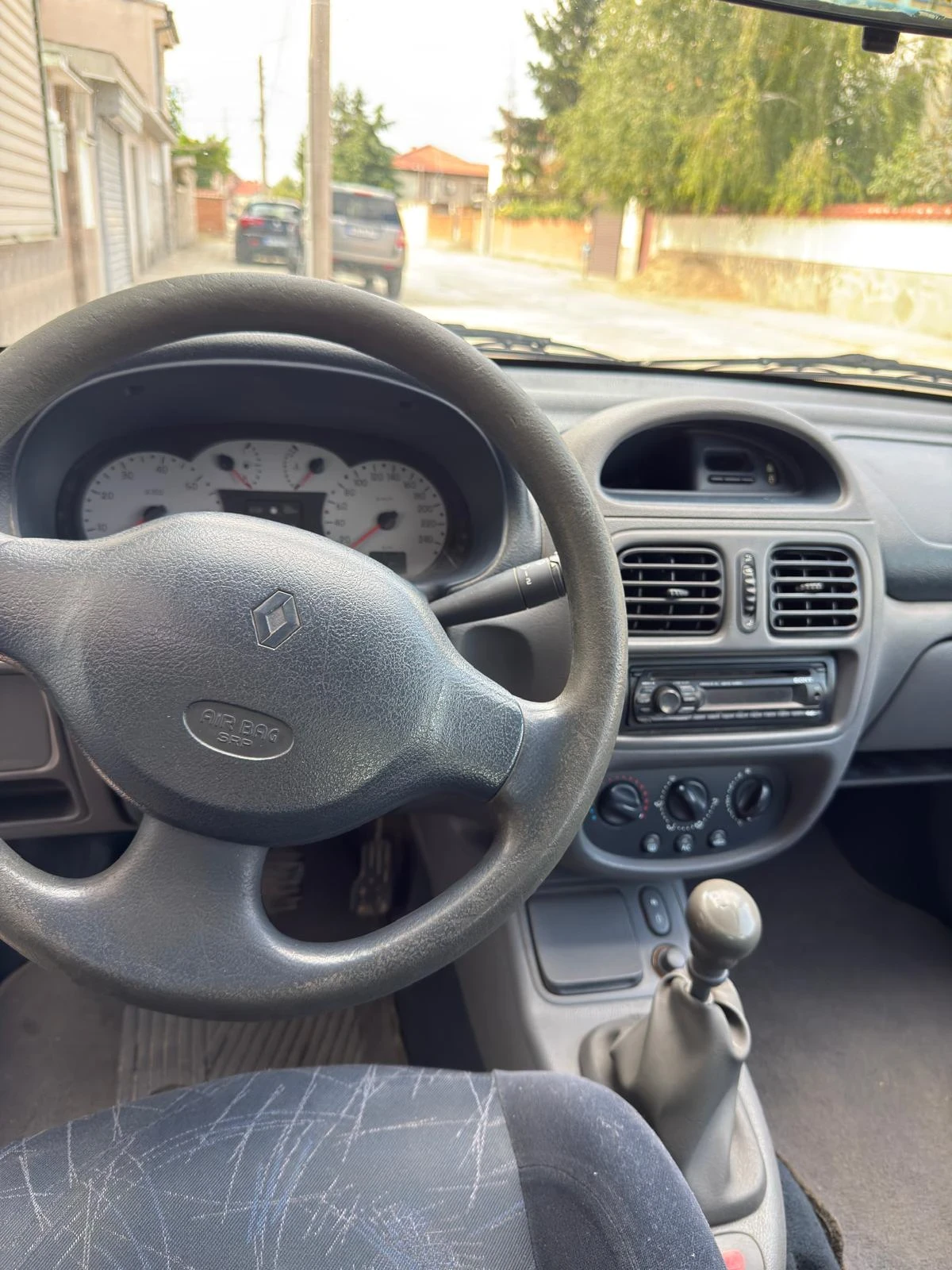 Renault Clio, снимка 7 - Автомобили и джипове - 55573508