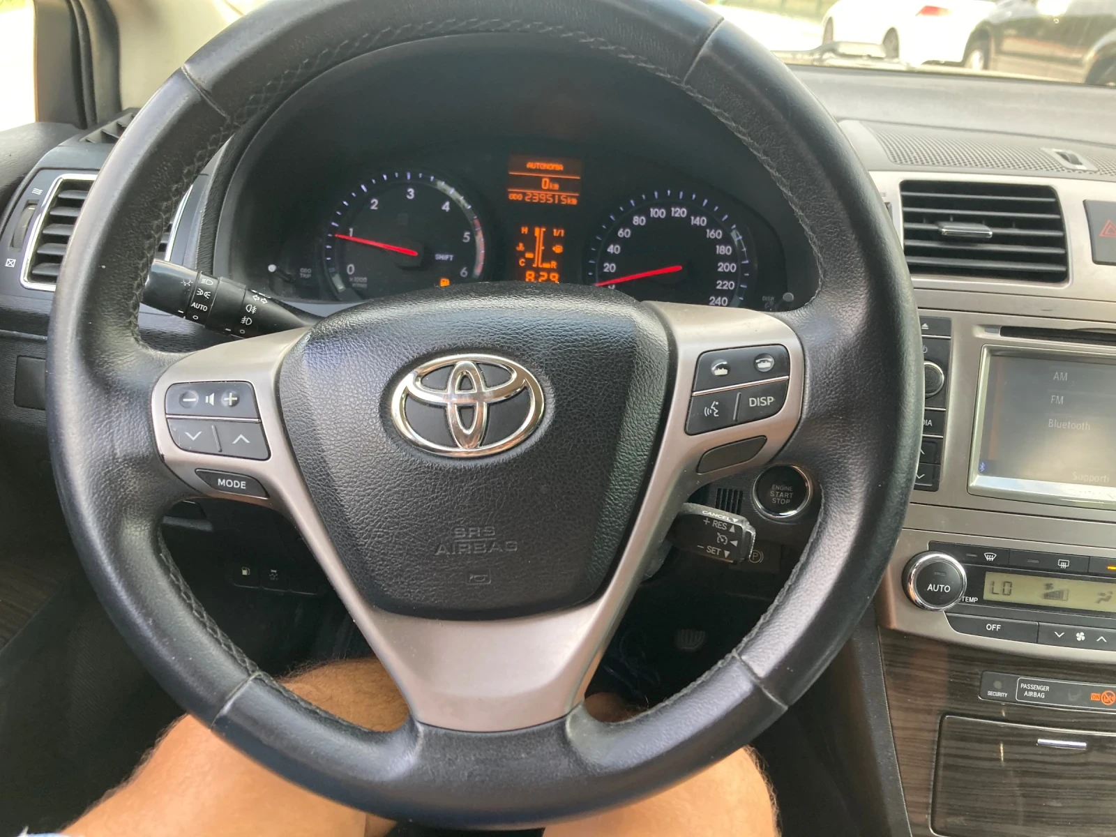 Toyota Avensis 2.0D4D Luxsuri 126konq, снимка 11 - Автомобили и джипове - 55928833