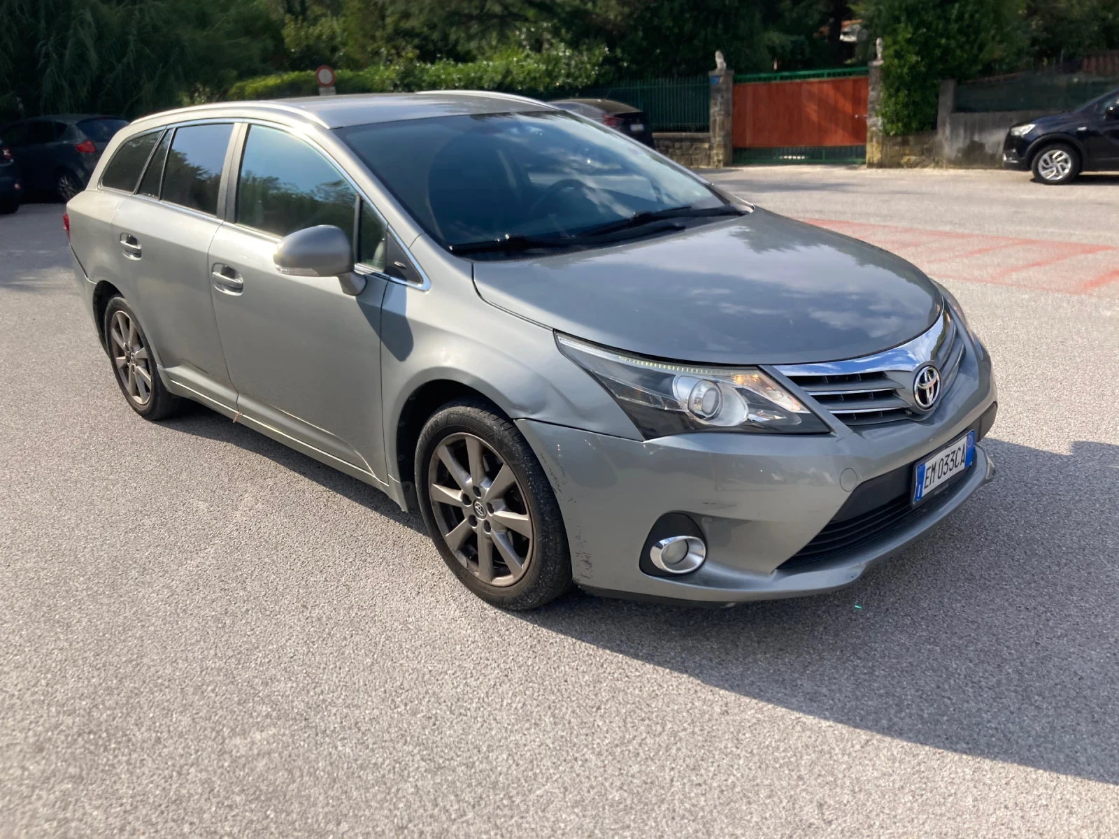Toyota Avensis 2.0D4D Luxsuri 126konq, снимка 2 - Автомобили и джипове - 55928833