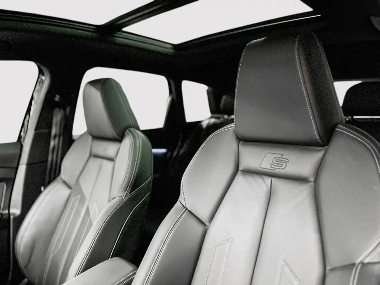 Audi E-Tron Mythos Black | 55 Quattro, снимка 16 - Автомобили и джипове - 56077951
