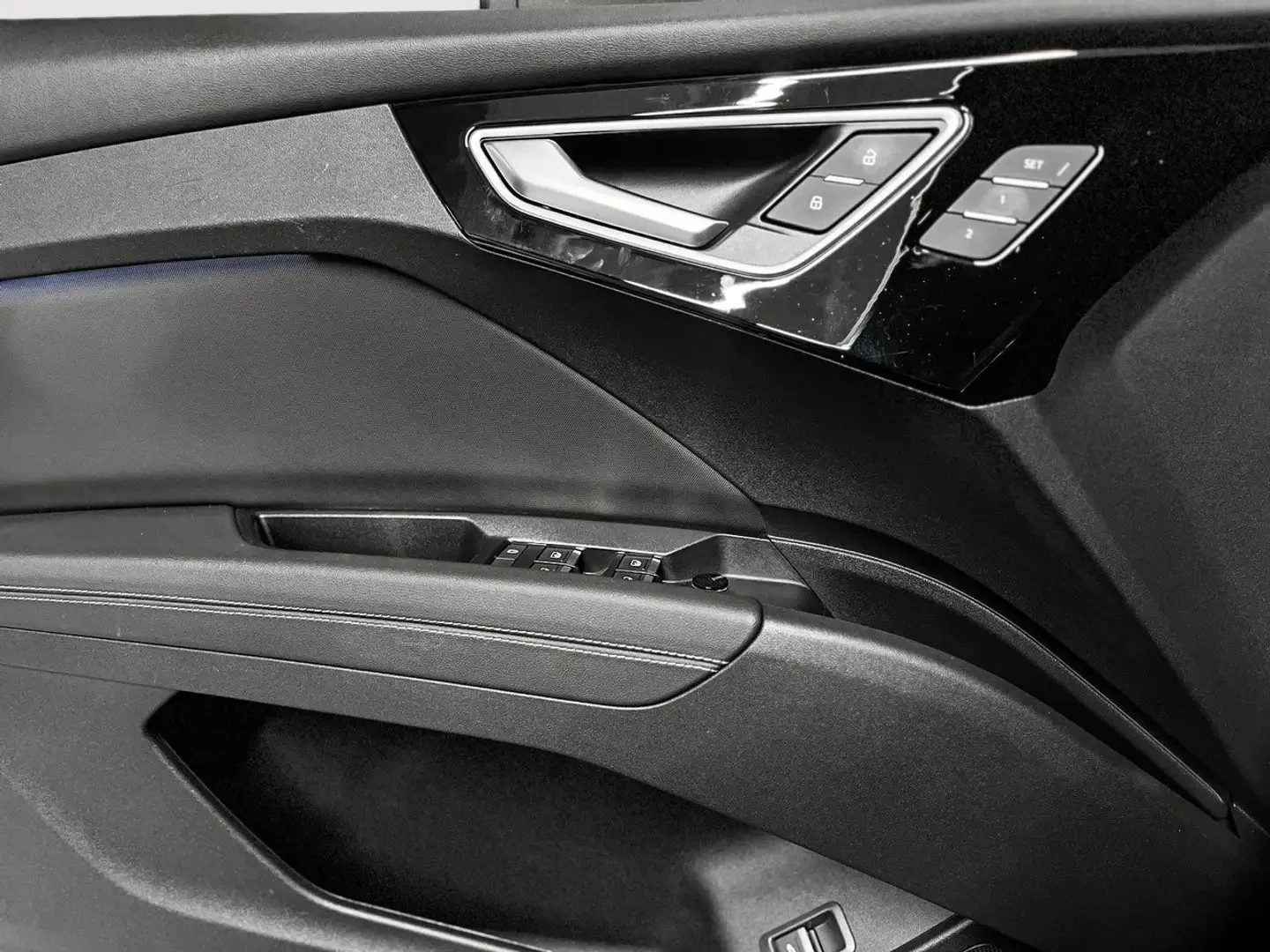 Audi E-Tron Mythos Black | 55 Quattro, снимка 9 - Автомобили и джипове - 56077951