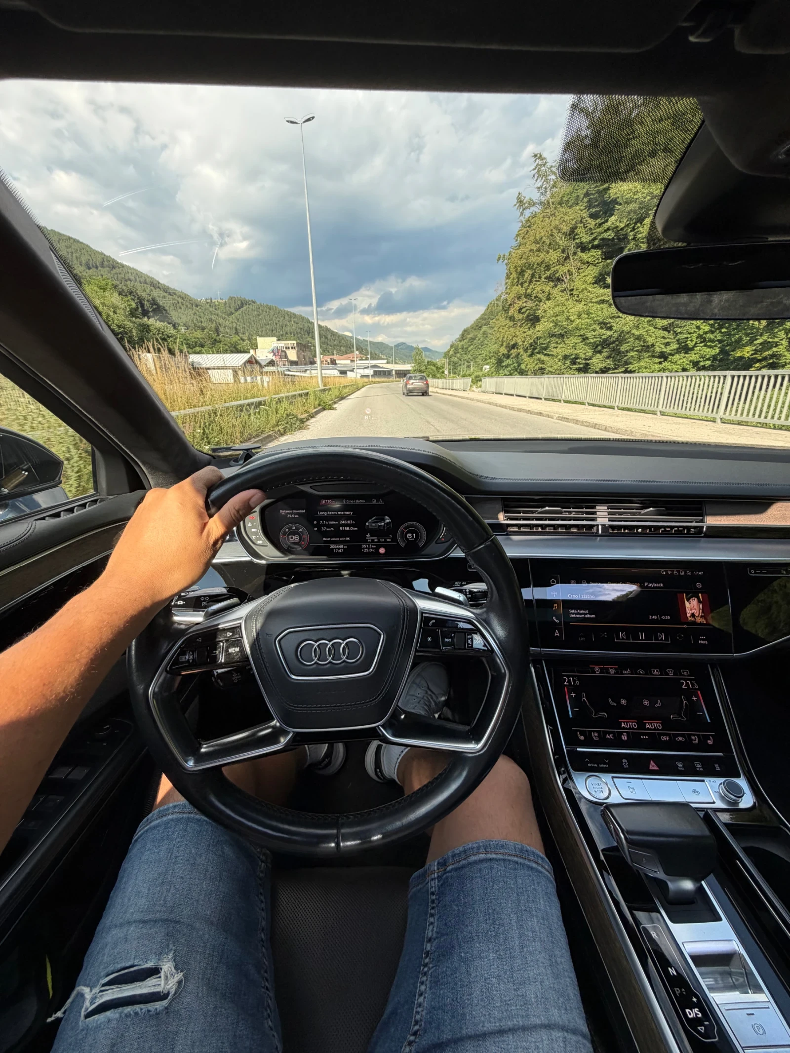 Audi A8 5.0TDI LONG B&O 3xTV, снимка 8 - Автомобили и джипове - 56343036