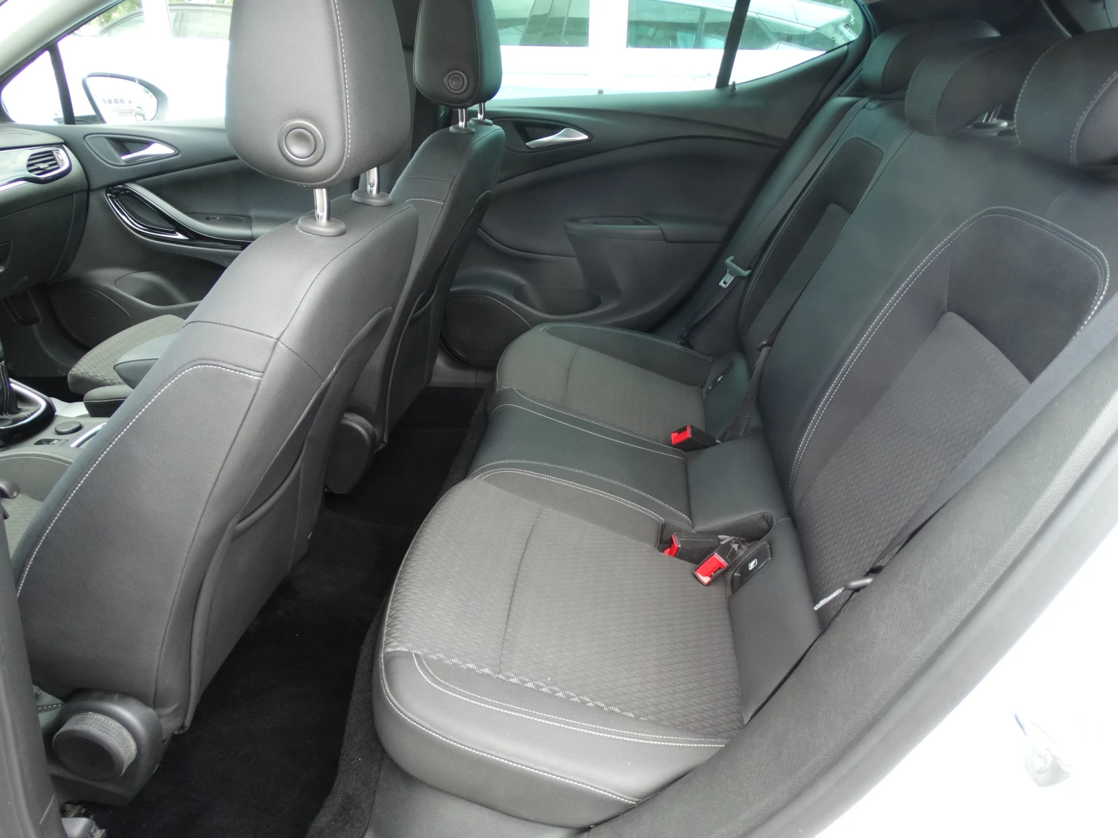 Opel Astra 1.6CDTI* Lane assist* , снимка 10 - Автомобили и джипове - 56626759