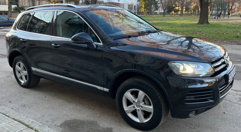 VW Touareg 3.0TDI НА ПУРЖИНИ 8ZF КОЖА НАВИ 4Х4, снимка 1 - Автомобили и джипове - 48406873