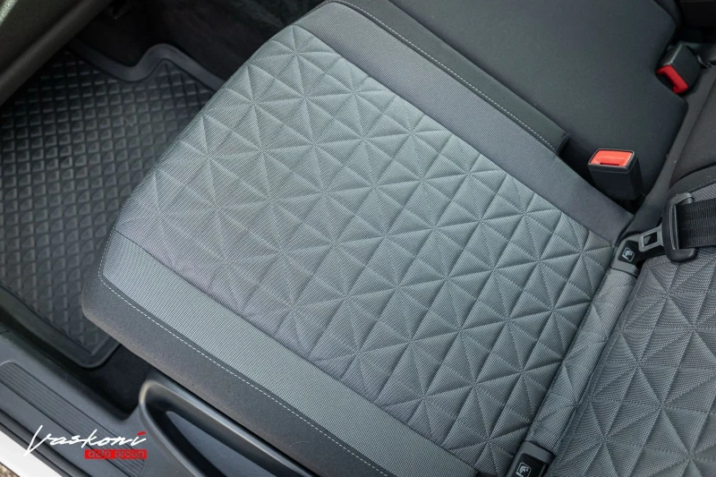 VW Tiguan 2.0 TDI, снимка 16 - Автомобили и джипове - 52721577