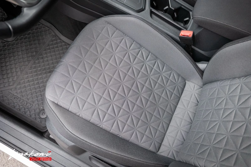 VW Tiguan 2.0 TDI, снимка 12 - Автомобили и джипове - 52721577