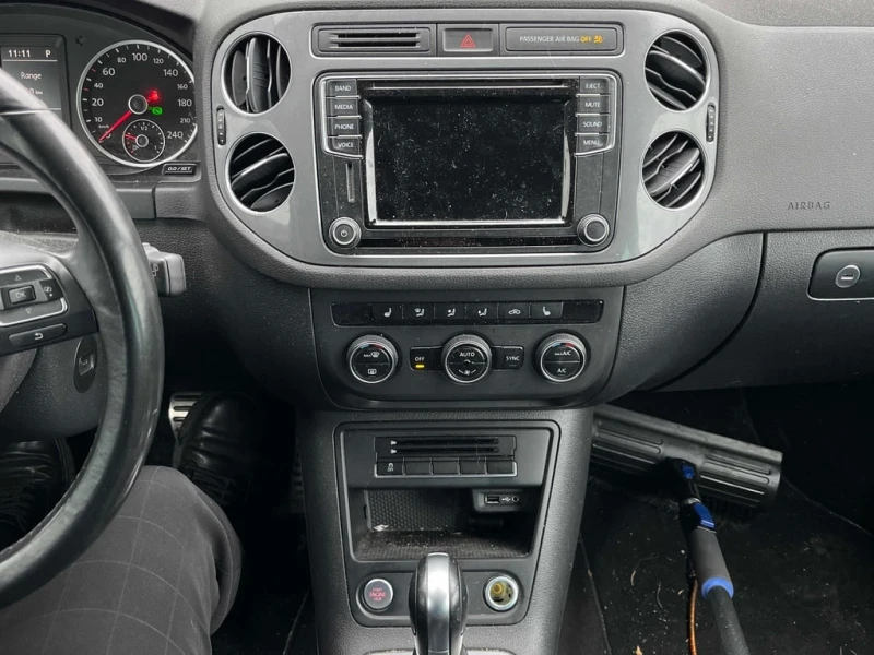 VW Tiguan * Wolfsburg Edition * CARFAX * БЕЗ ПЪРВОНАЧАЛНА ВН, снимка 8 - Автомобили и джипове - 53025912