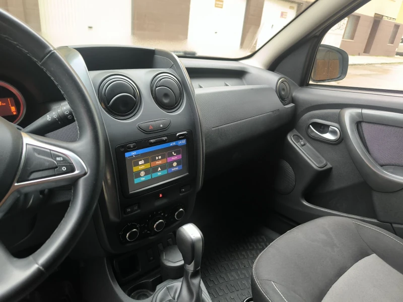 Dacia Duster Автоматик, Регистрирана, снимка 7 - Автомобили и джипове - 53058583