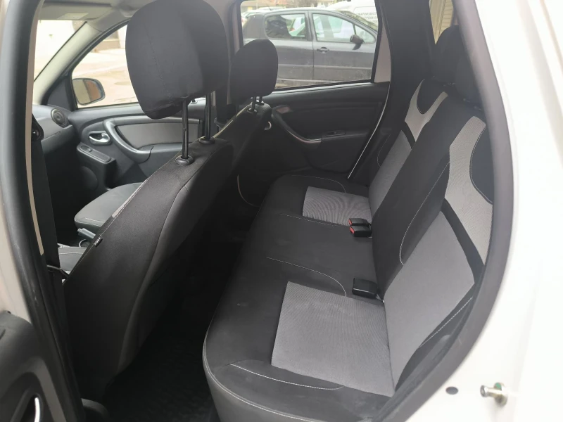 Dacia Duster Автоматик, Регистрирана, снимка 9 - Автомобили и джипове - 53058583