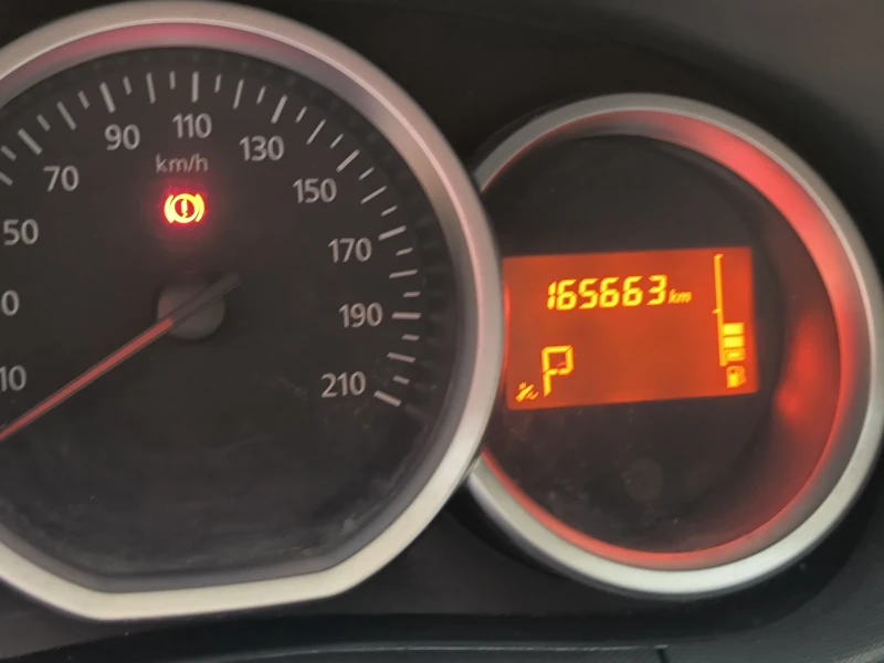 Dacia Duster Автоматик, Регистрирана, снимка 6 - Автомобили и джипове - 53058583