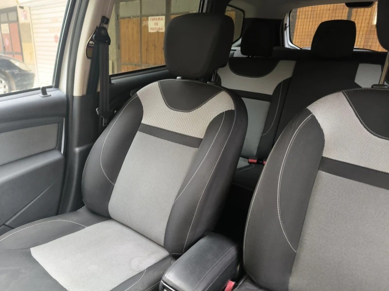 Dacia Duster Автоматик, Регистрирана, снимка 8 - Автомобили и джипове - 53058583
