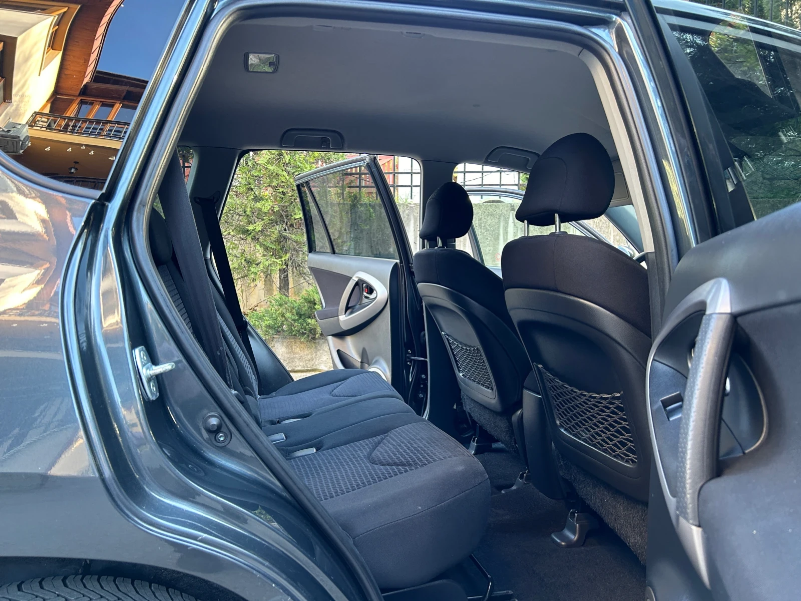 Toyota Rav4 2.2 D-4D 4X4, 215000км, ПЪЛНА СЕРВ. ИСТОРИЯ !!! - изображение 7