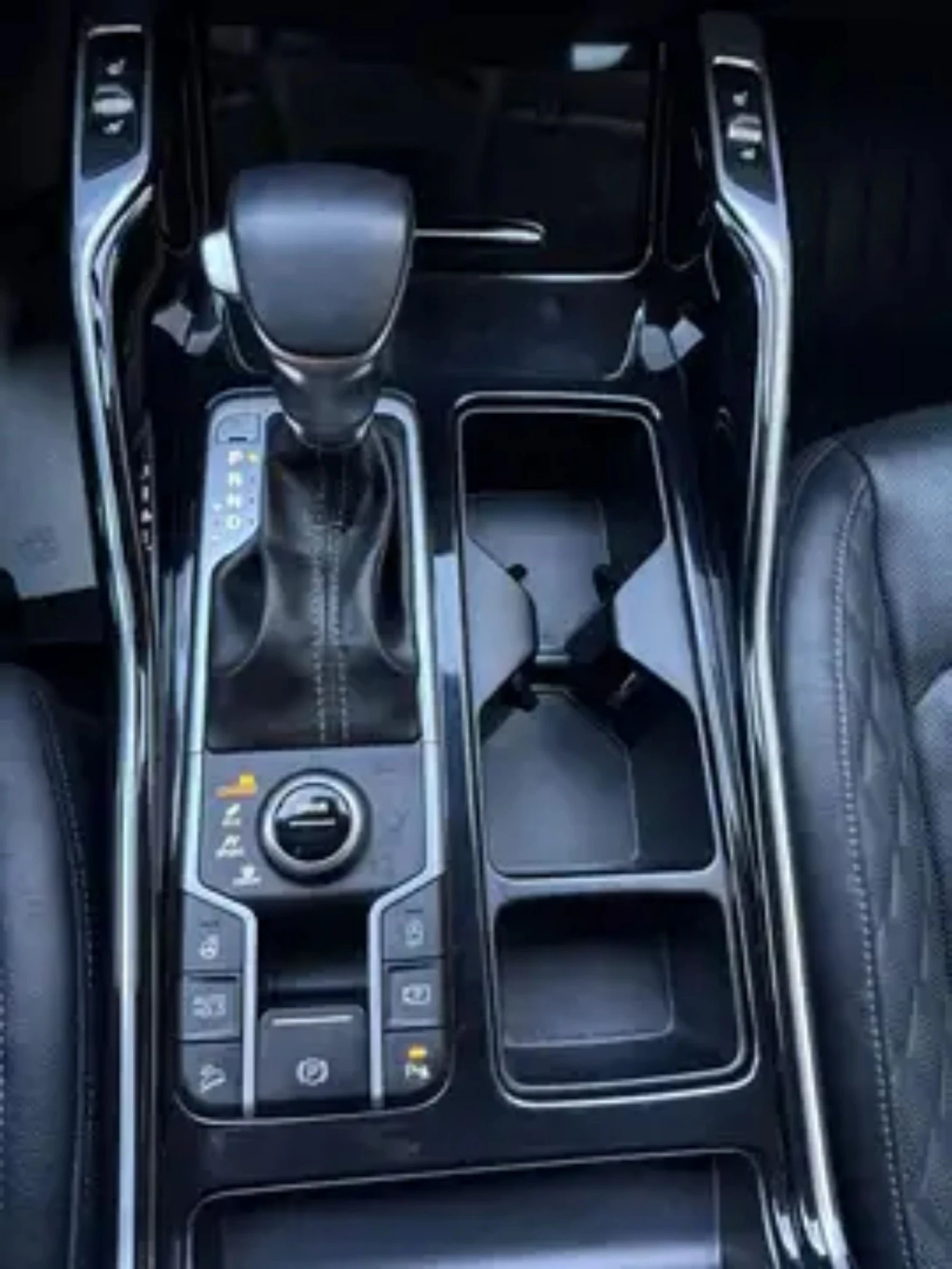 Kia Sorento 2021/76000KM/PANO/BOSE/360/Обдух/4х4/FULL, снимка 13 - Автомобили и джипове - 53810701