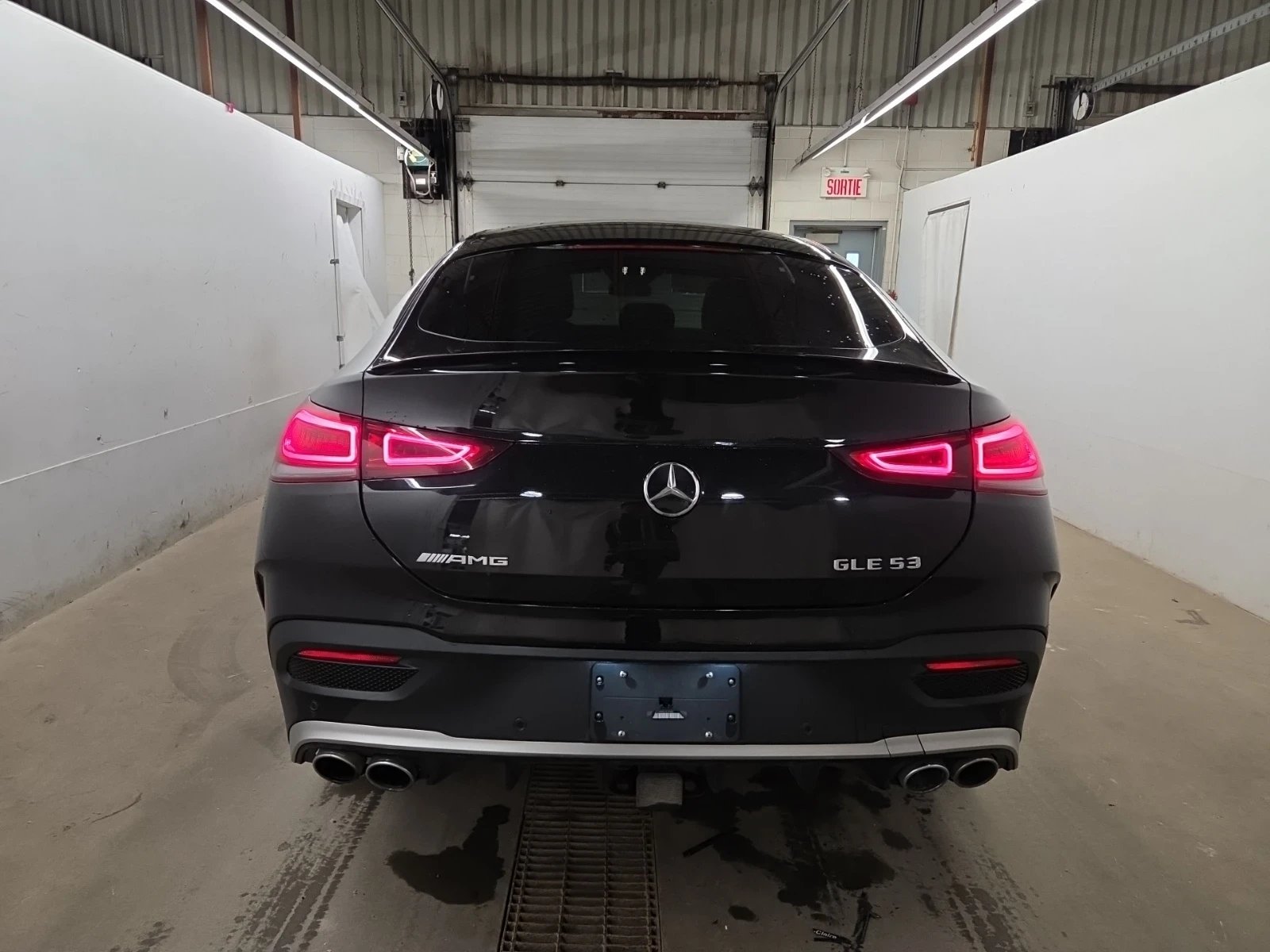 Mercedes-Benz GLE 53 4MATIC ОБДУХВАНЕ * ПАНОРАМА * АМБИЕНТ * BURMESTER, снимка 3 - Автомобили и джипове - 54635795