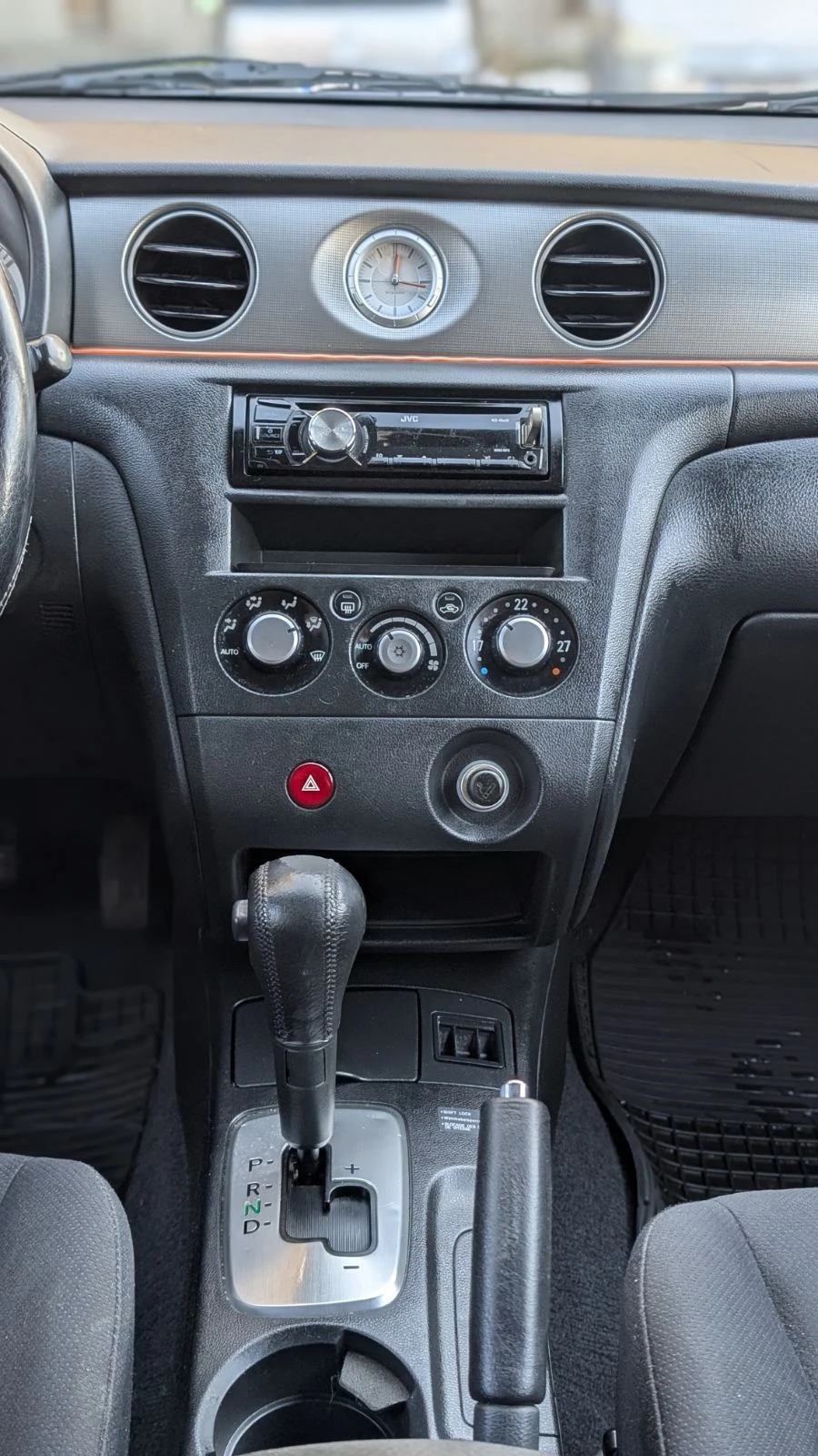 Mitsubishi Outlander, снимка 8 - Автомобили и джипове - 55425276