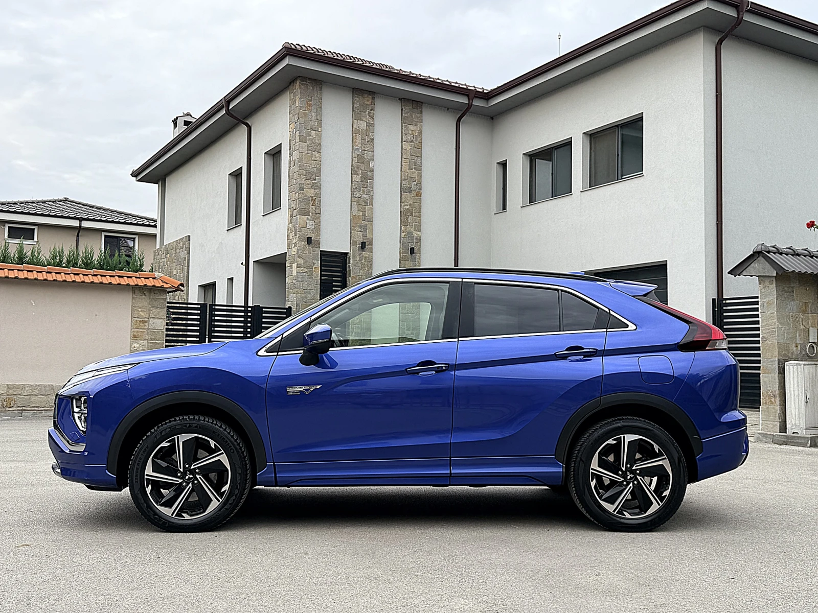 Mitsubishi Eclipse Cross 2.4 Plug-in-Hybrid 4x4 Full, снимка 4 - Автомобили и джипове - 55877865