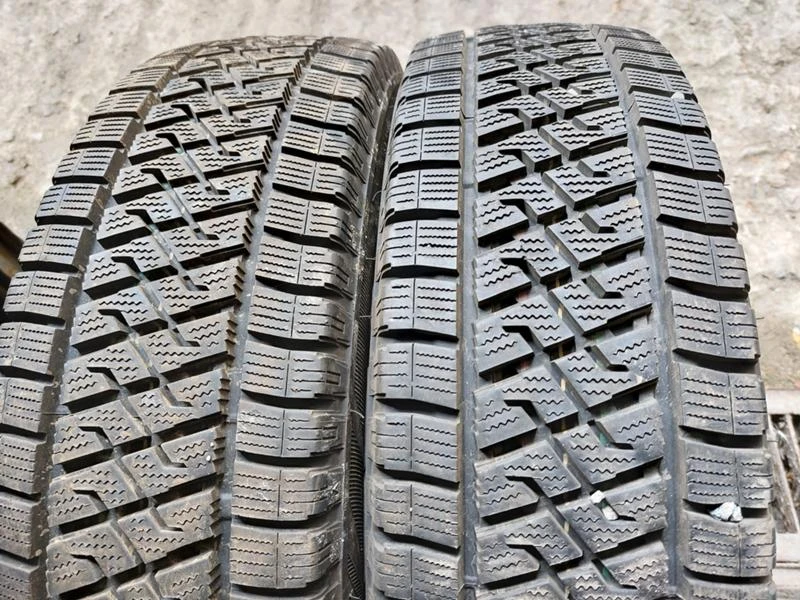 Гуми Зимни 205/75R16, снимка 1 - Гуми и джанти - 36675685