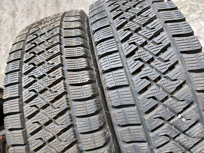 Гуми Зимни 205/75R16, снимка 2 - Гуми и джанти - 36675685