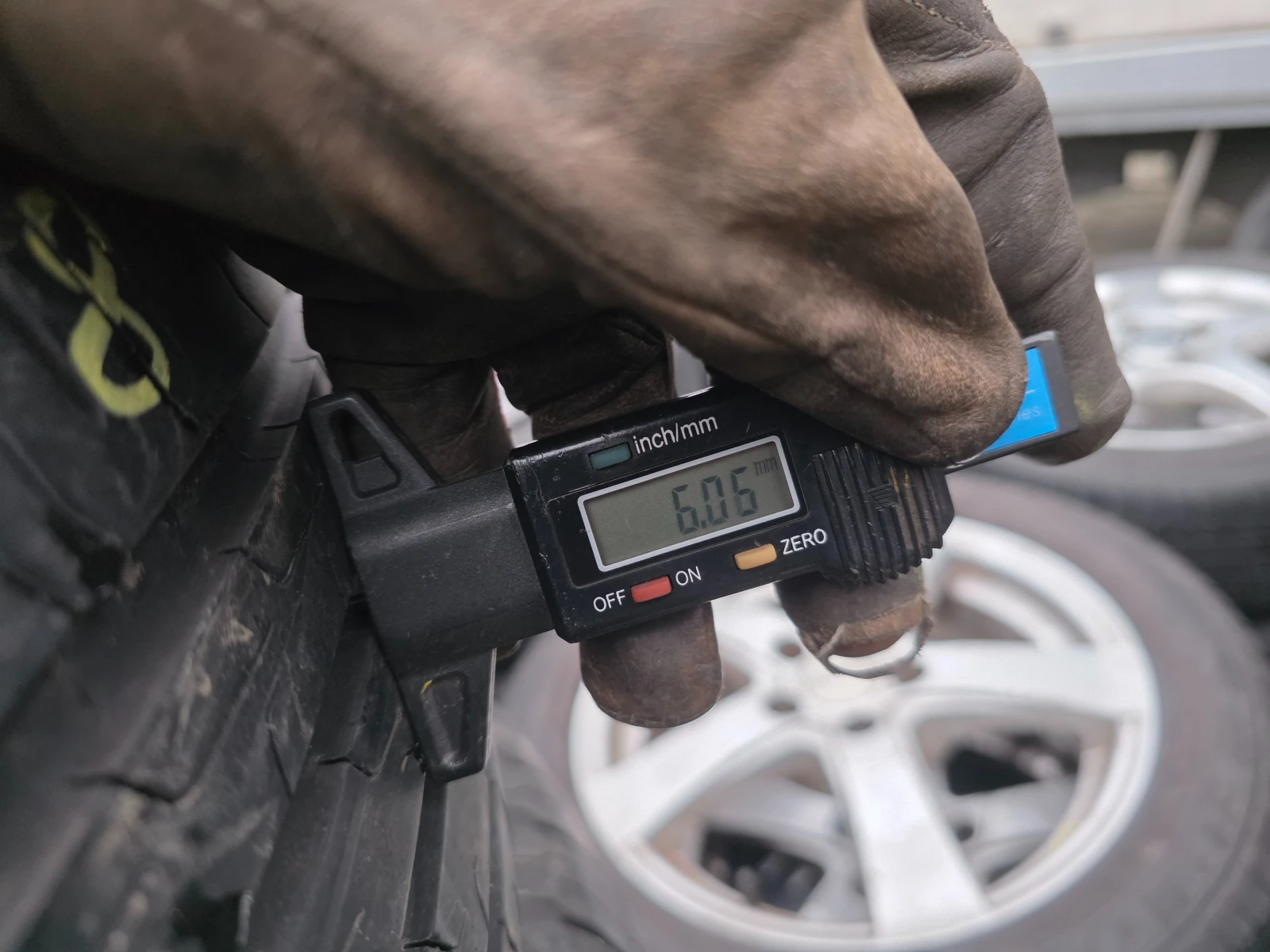Гуми Летни 215/55R17, снимка 6 - Гуми и джанти - 55581496