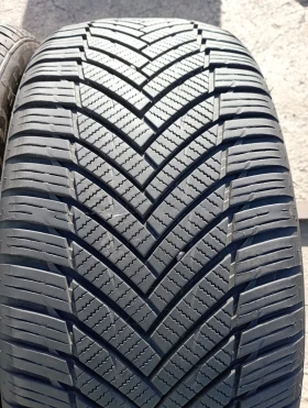 Гуми Всесезонни 215/50R17, снимка 1 - Гуми и джанти - 47756252