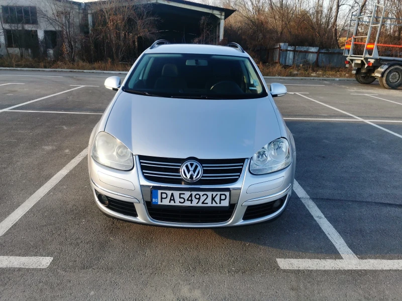 VW Golf Комби, снимка 1 - Автомобили и джипове - 48909573