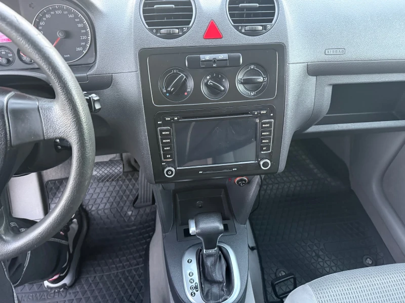VW Caddy 1.9TDI АВТОМАТ, снимка 12 - Автомобили и джипове - 52230756