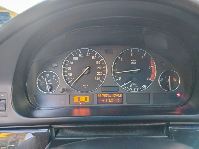 BMW 530, снимка 15 - Автомобили и джипове - 52621181