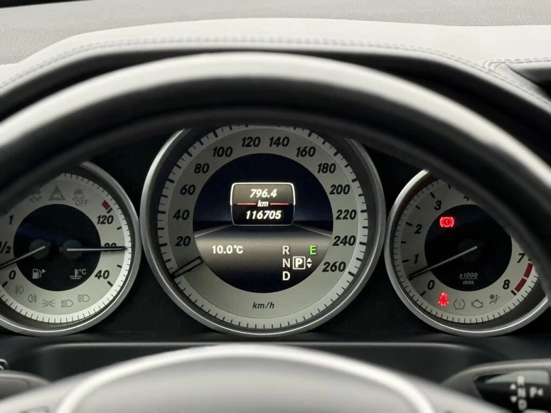 Mercedes-Benz E 400 4MATIC* АвтоКредит* (ЦЕНА ДО БГ), снимка 11 - Автомобили и джипове - 52693450