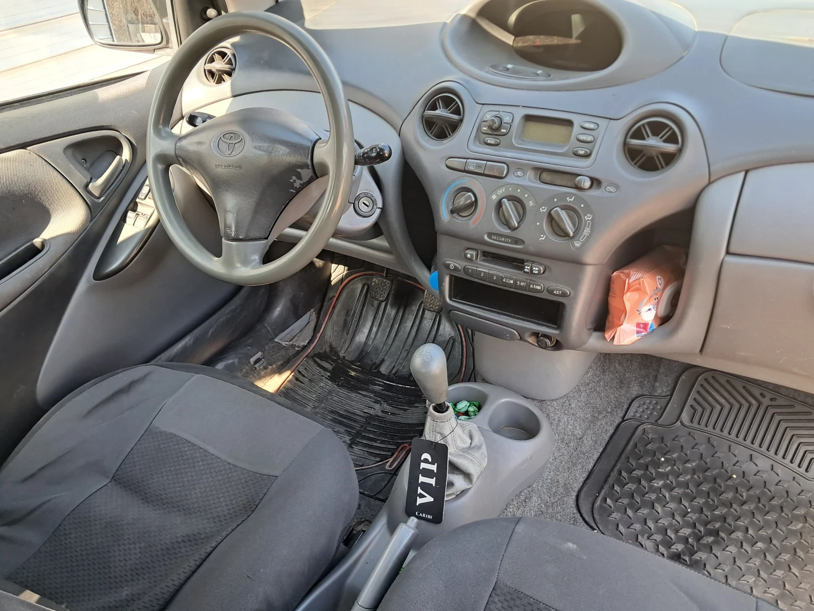 Toyota Yaris 1.0 бензин - изображение 4