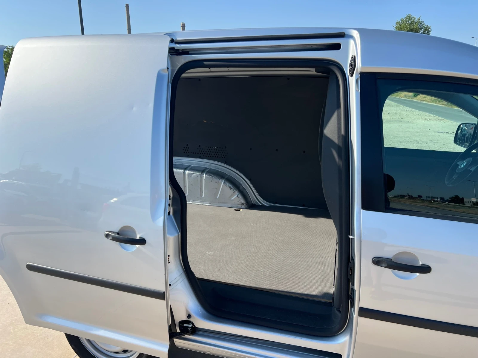 VW Caddy 1.6tdi-klima - изображение 10