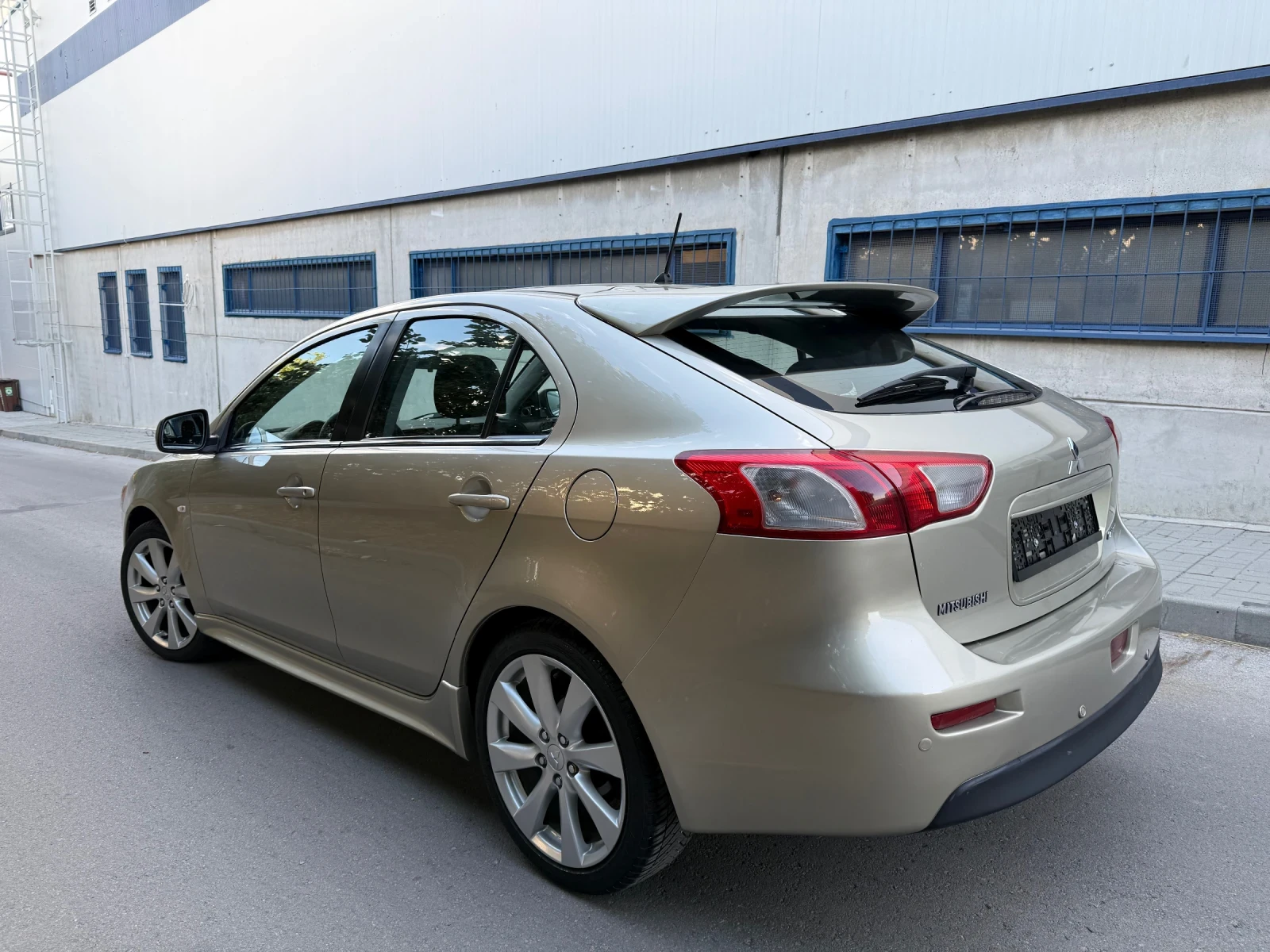 Mitsubishi Lancer 1.8i АВТОМАТИК - изображение 5