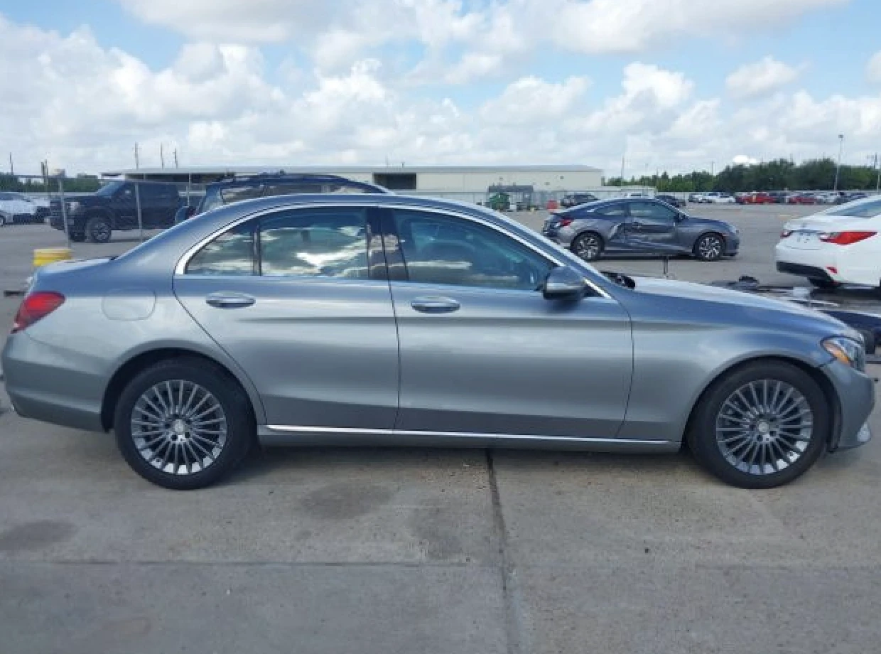 Mercedes-Benz C 300  - изображение 10