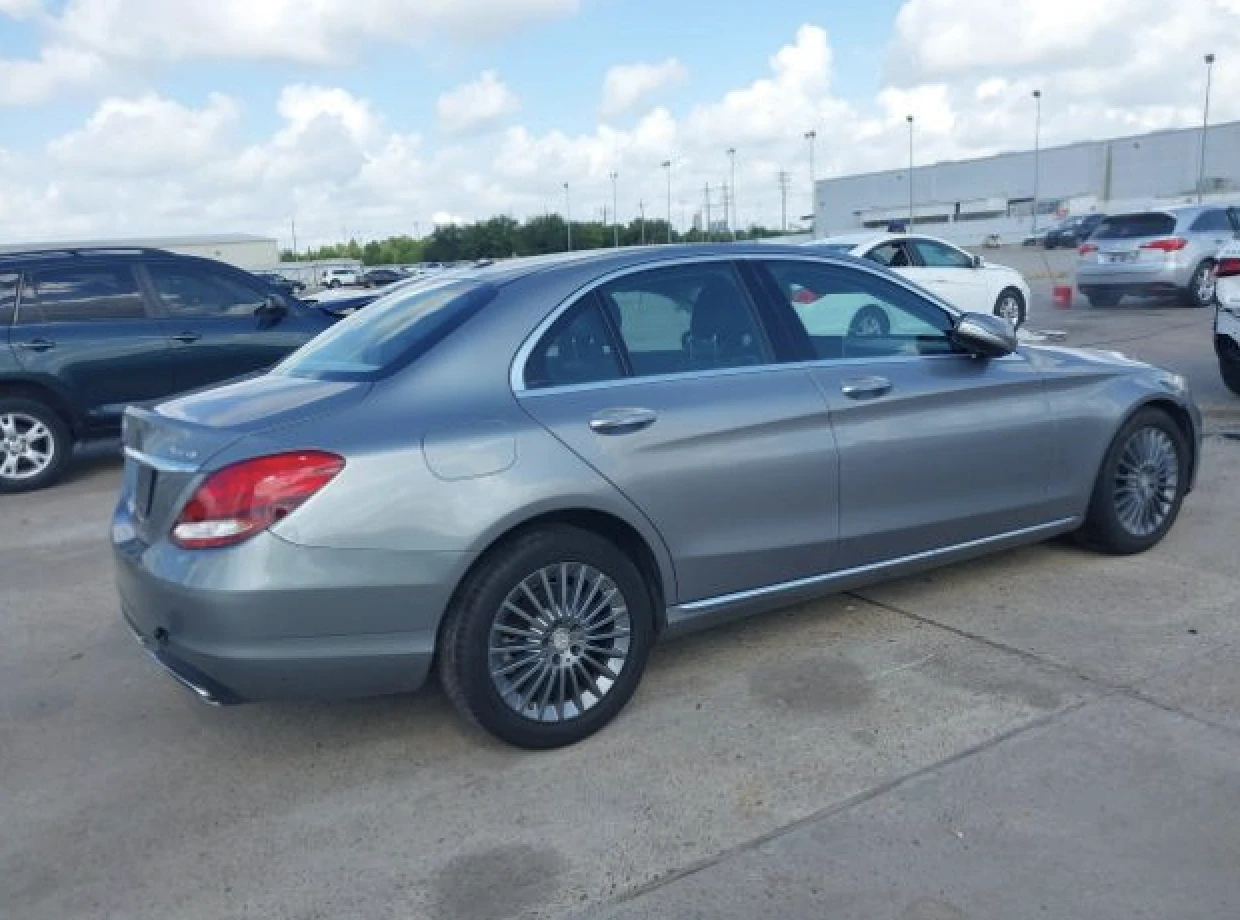 Mercedes-Benz C 300  - изображение 4