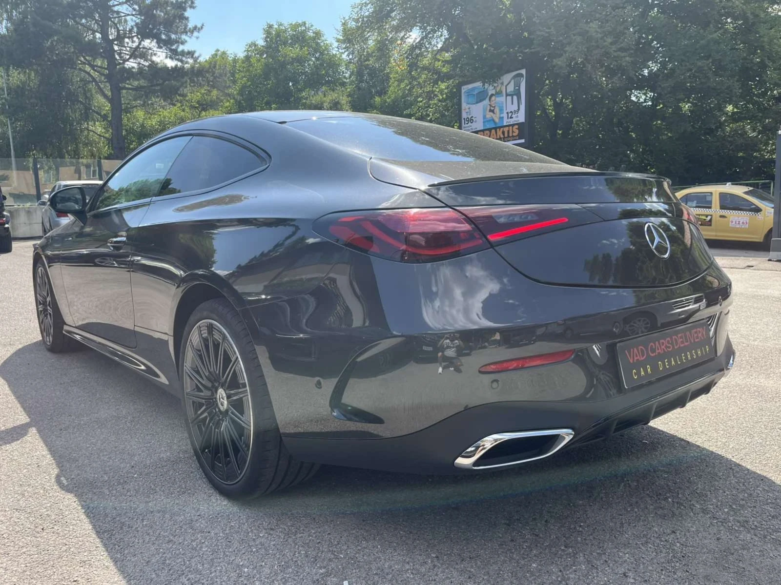 Mercedes-Benz CLE 300/4Matic/AMG/Digital Light/Burmester/Гаранция - изображение 7