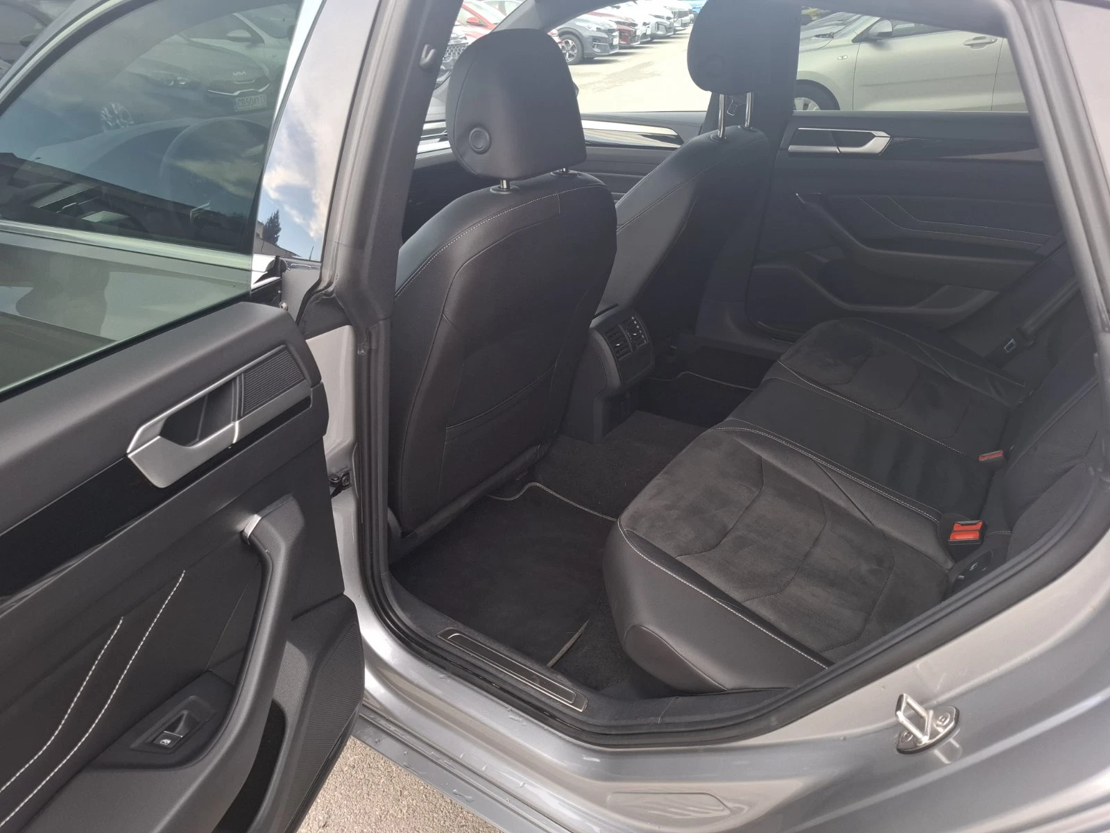 VW Arteon 2.0 TDI R-Line DSG Гаранция - изображение 7