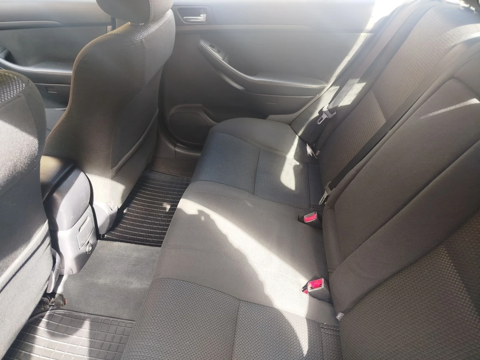 Toyota Avensis 2.0D4D  116к.с ТОП, снимка 13 - Автомобили и джипове - 54171725