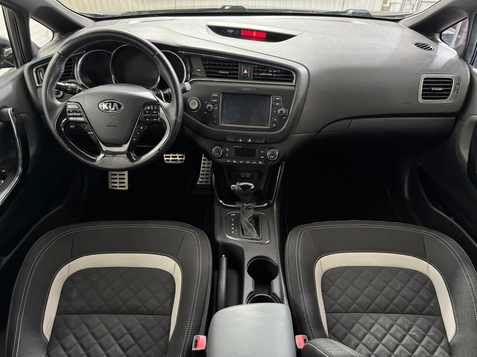 Kia Ceed 1.6 CRDI 136 hp SW | DCT | GT-LINE | 93.000 km!, снимка 10 - Автомобили и джипове - 55283246