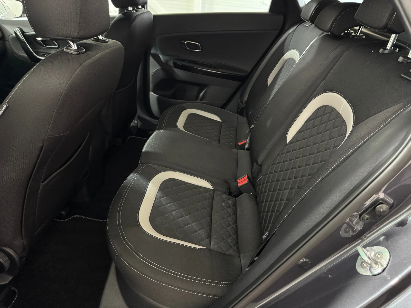 Kia Ceed 1.6 CRDI 136 hp SW | DCT | GT-LINE | 93.000 km!, снимка 16 - Автомобили и джипове - 55283246