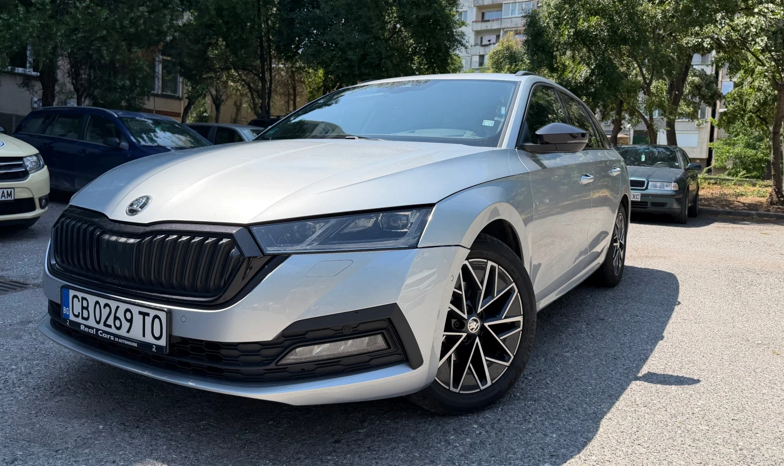 Skoda Octavia 2.0 TDI* LUXURY EDIT* HEAD UP* CANTON* 360 CAM, снимка 3 - Автомобили и джипове - 55377856