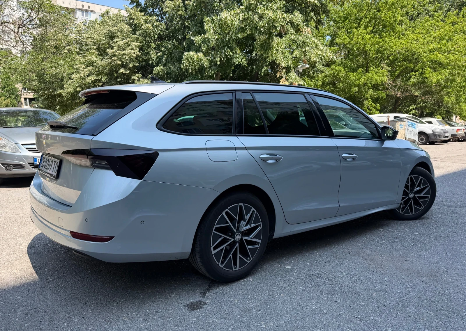 Skoda Octavia 2.0 TDI* LUXURY EDIT* HEAD UP* CANTON* 360 CAM, снимка 2 - Автомобили и джипове - 55377856